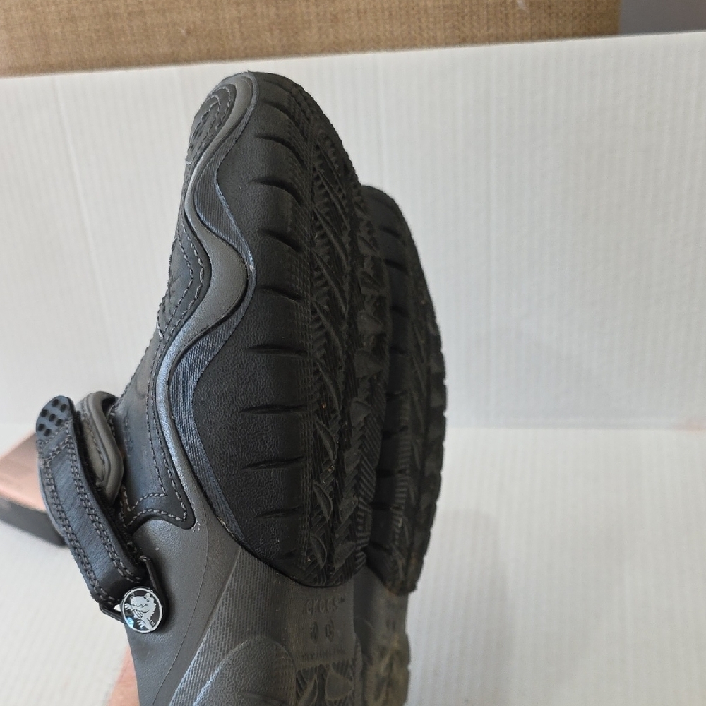 CROCS Swiftwater Leather Mens Black and Gray Sandals Size 13 - Picture 9 of 10